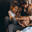 pregnant-woman-with-children-sitting-by-window.jpg - Gorod3466.Ru